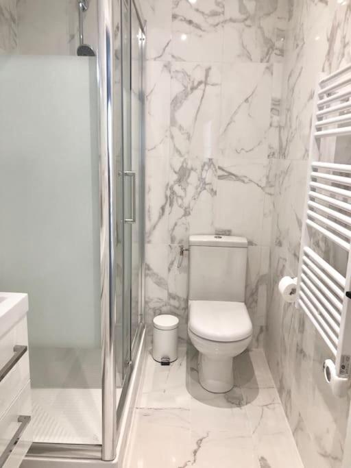 Central Apartment In The Heart Of The Marais With Air Conditioning Paris Eksteriør billede
